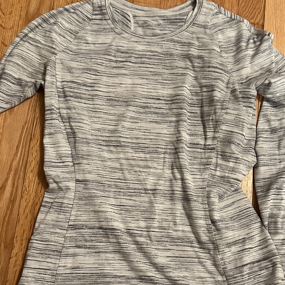 lululemon athletica Women's Black and White Striped Long Sleeve Top